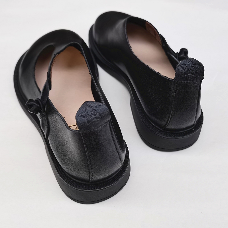 Careaymade-Sepatu Besar Kulit  - Women Shoes Heels ulasan dan harga